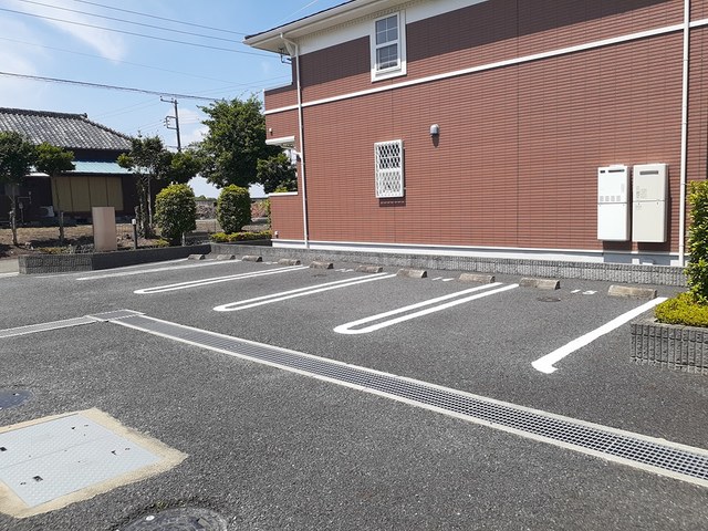 28/30 駐車場
