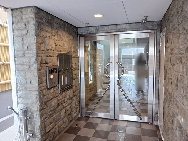 14/20 エントランス