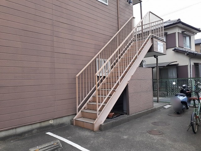 23/30 エントランス