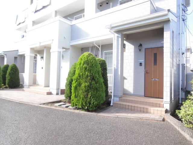 16/23 エントランス