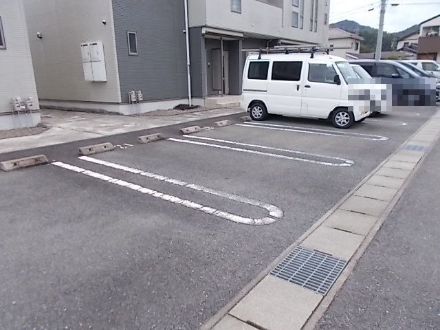 13/19 駐車場