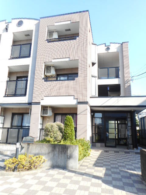 13/22 エントランス