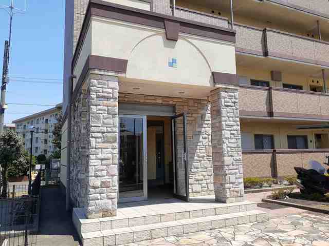 13/22 エントランス