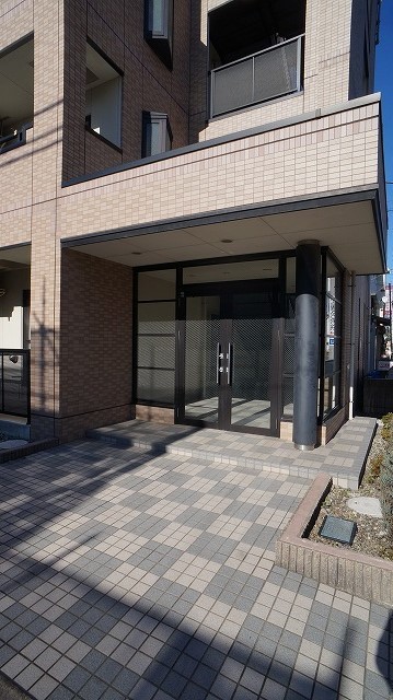 13/22 エントランス