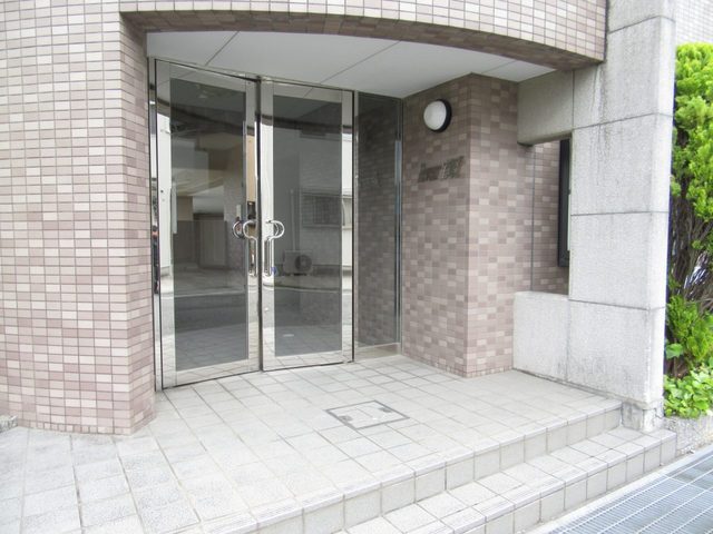 14/20 エントランス