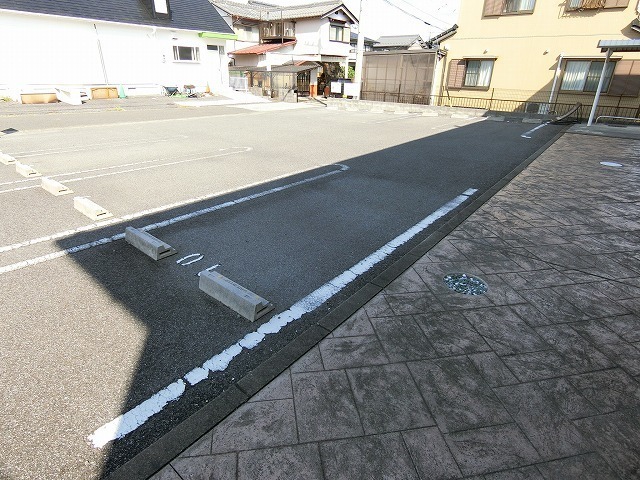 13/19 駐車場