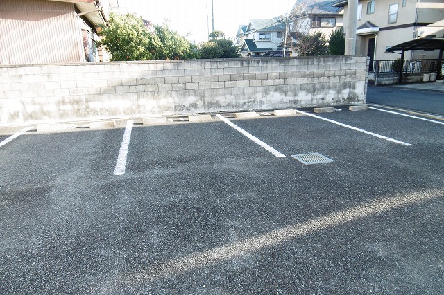 13/23 駐車場