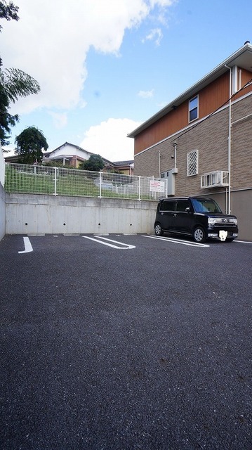 28/30 駐車場