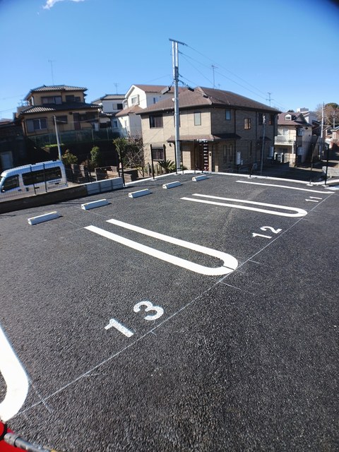 13/19 駐車場