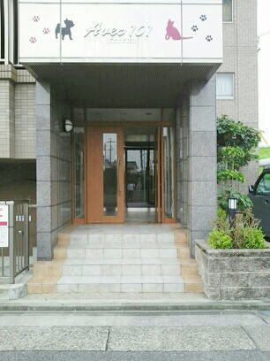 22/30 エントランス