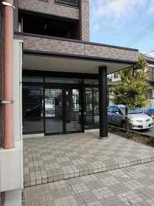 13/22 エントランス