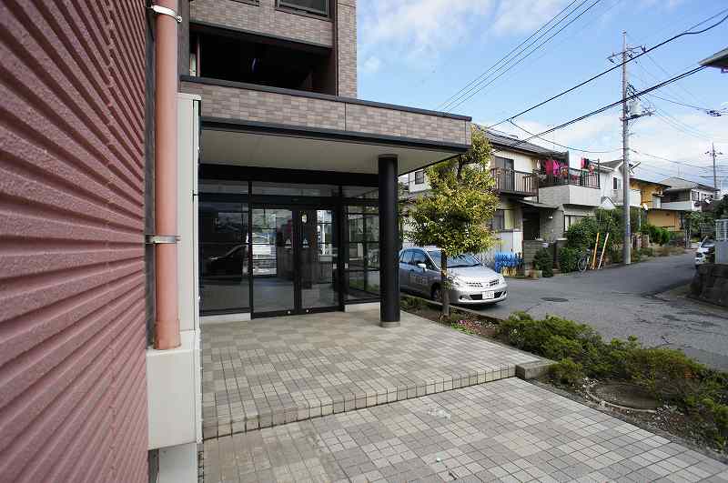 13/22 エントランス