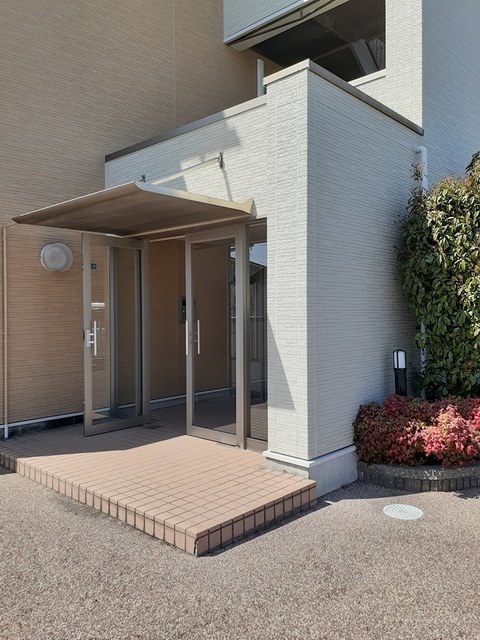 13/16 エントランス