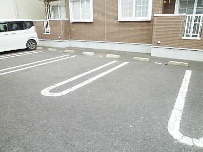 13/23 駐車場