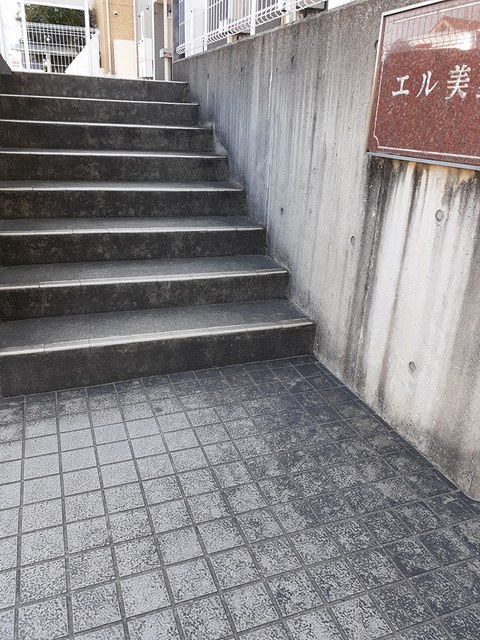 13/20 エントランス