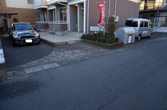 13/19 駐車場