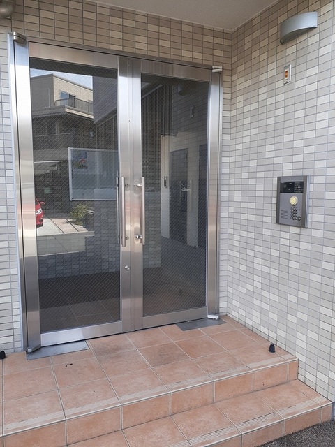 13/22 エントランス