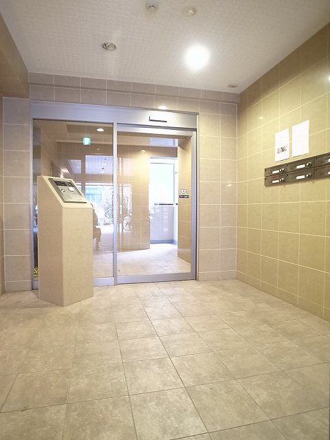 13/19 エントランス