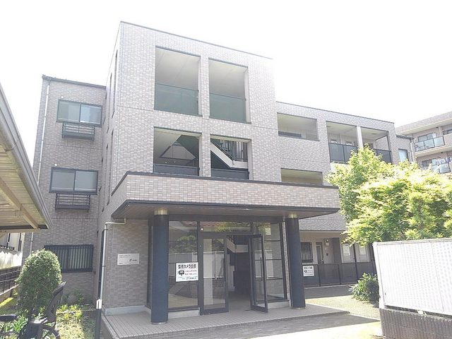 13/22 エントランス