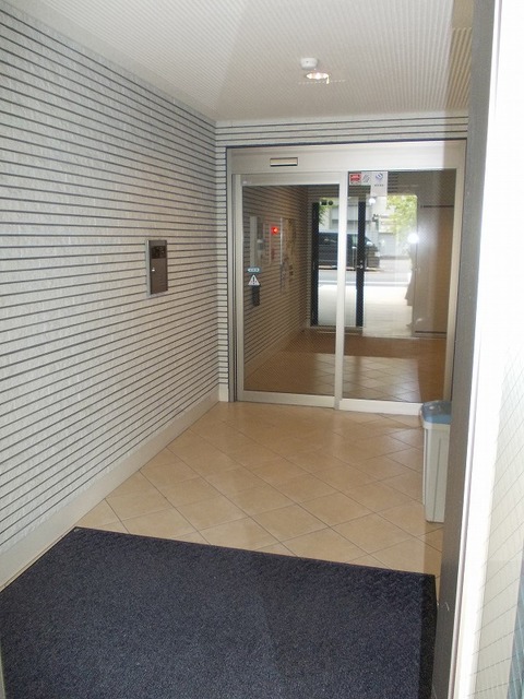 14/20 エントランス