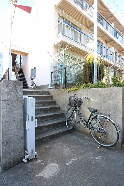 19/26 エントランス