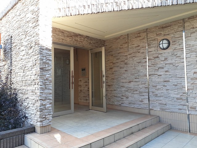 13/22 エントランス