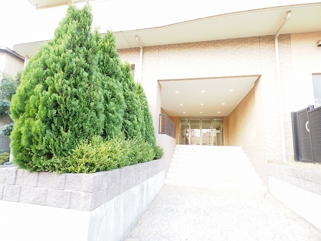 13/22 エントランス