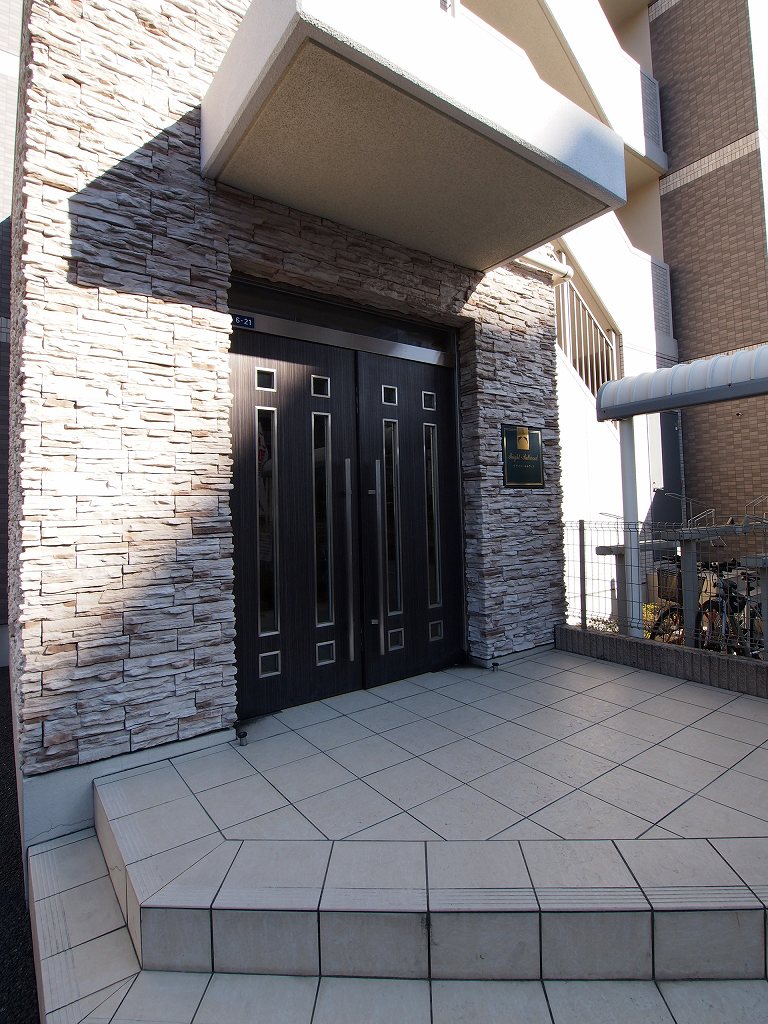 14/23 エントランス