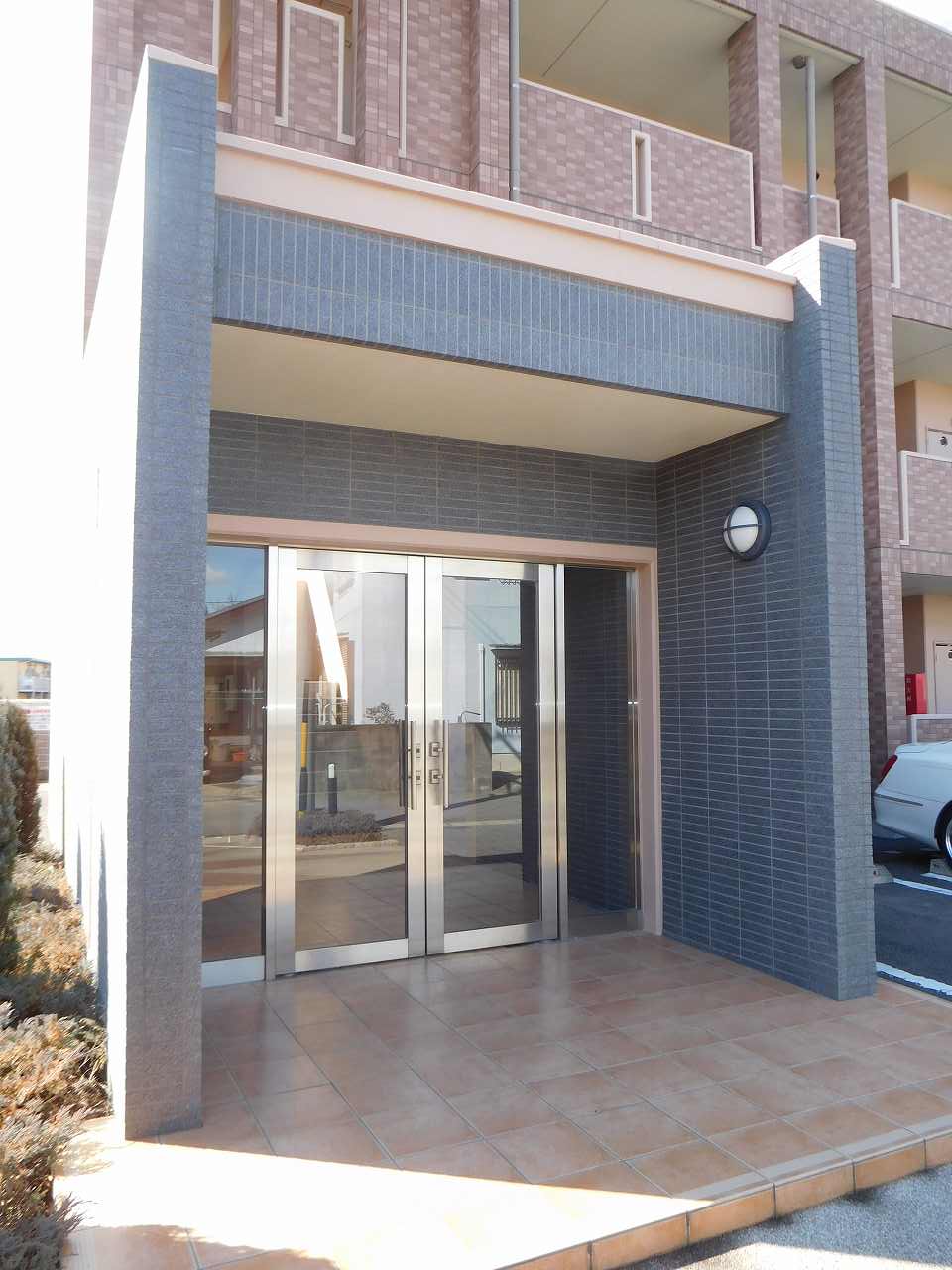 24/30 エントランス