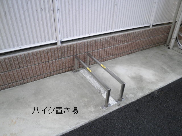 13/19 駐車場