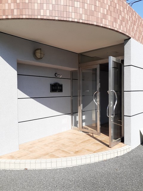 13/19 エントランス