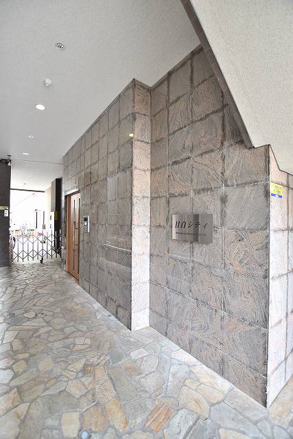 14/20 エントランス