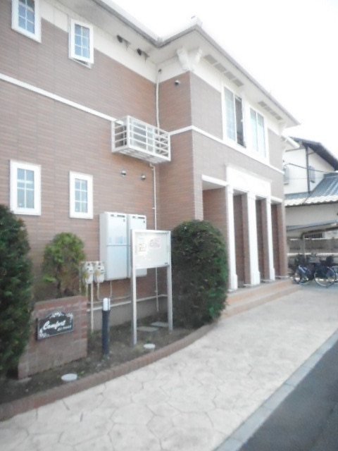 13/22 エントランス
