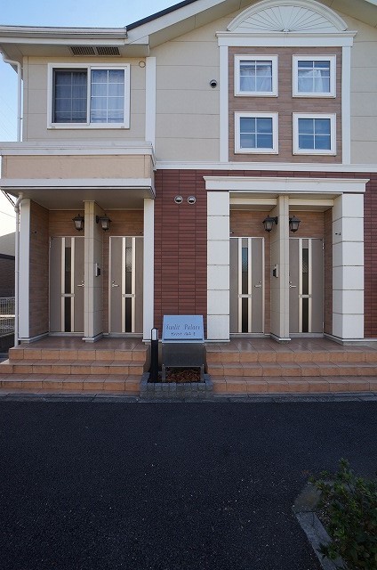 13/22 エントランス