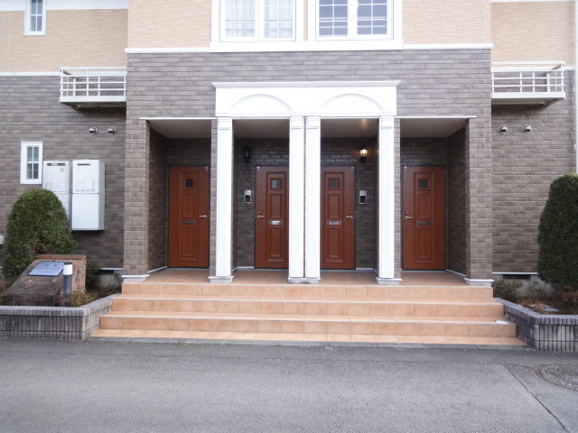 16/23 エントランス