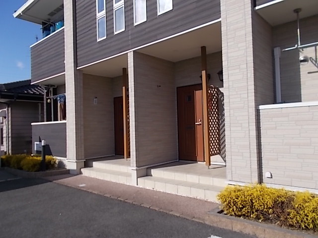 16/23 エントランス