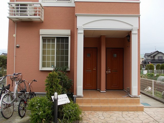 16/23 エントランス