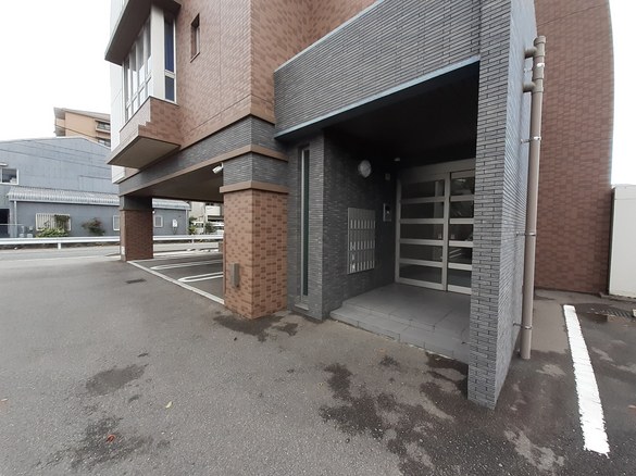 13/20 エントランス