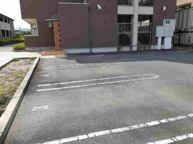 13/20 駐車場