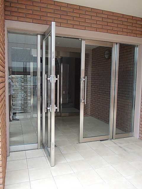 14/20 エントランス