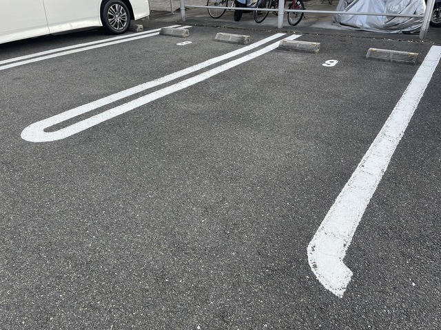 メルシー　ボンジョルネ　Ｂ棟駐車場