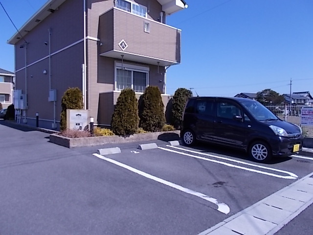 13/19 駐車場