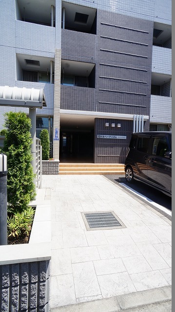 13/22 エントランス