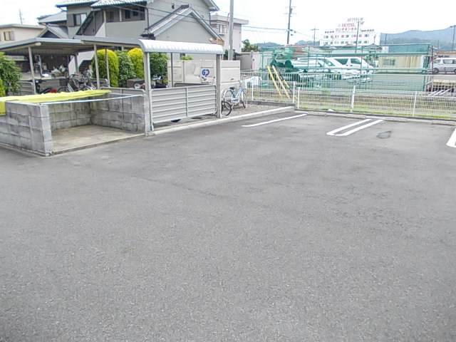 13/19 駐車場