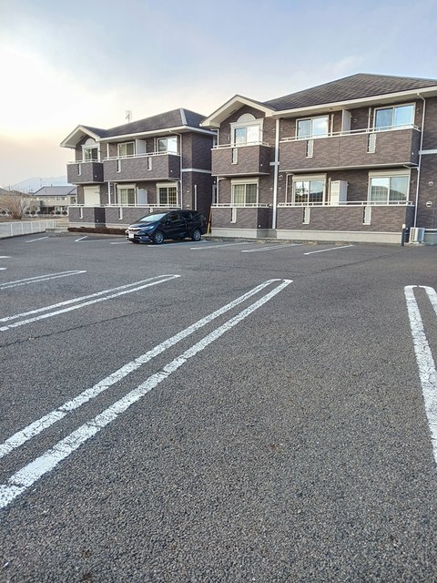 13/19 駐車場