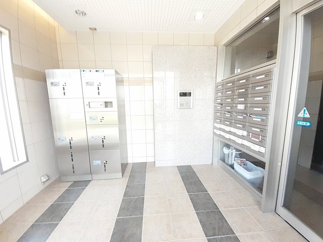 13/22 エントランス