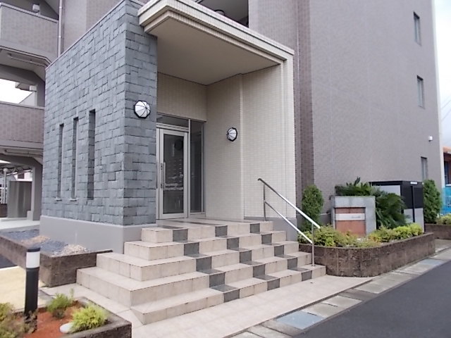 13/22 エントランス