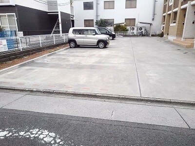 27/30 駐車場