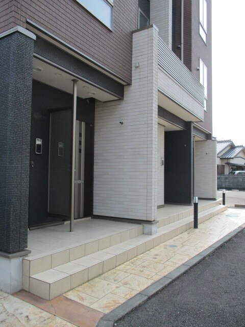 14/18 エントランス