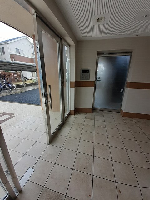 13/22 エントランス